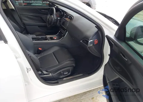 2019 Jaguar Xe 25T Premium из США, поврежденный, VIN SAJAD4FX0KCP50800